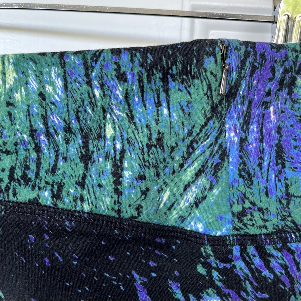 •Tuff Athletics• Soft Patterned Athletic Leggings - Size Medium - Picture 7 of 11
